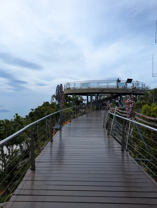https://d2rzpmb54mcyw0.cloudfront.net/content/guides/langkawi/sky-bridge2.webp