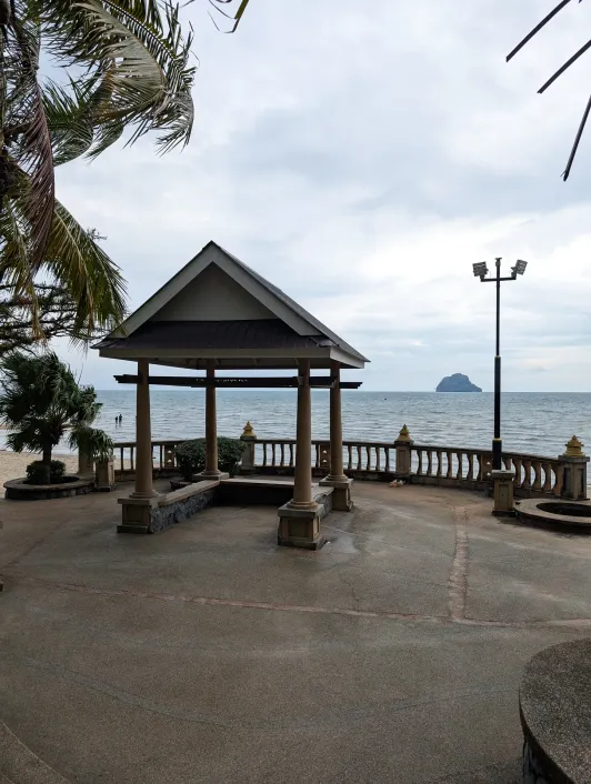https://d2rzpmb54mcyw0.cloudfront.net/content/guides/langkawi/wild-beach3.webp