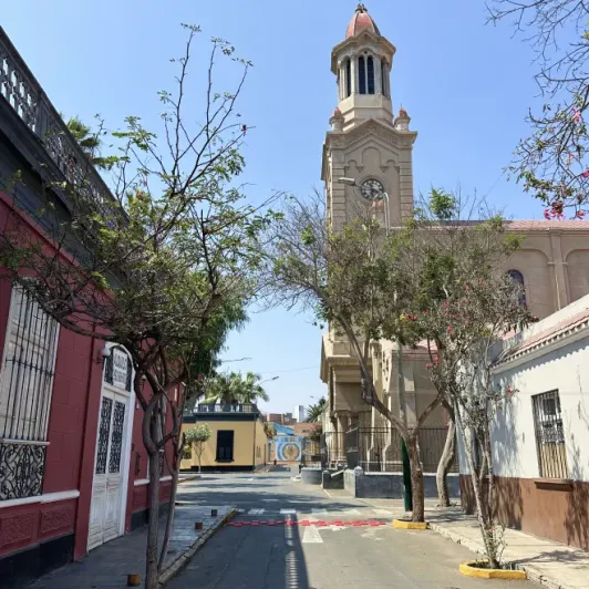 https://d2rzpmb54mcyw0.cloudfront.net/content/guides/lima/parroquia-san-francisco-de-asis3.webp