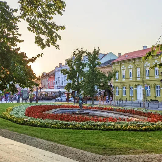 https://d2rzpmb54mcyw0.cloudfront.net/content/guides/novisad/dunaiski-park2.webp