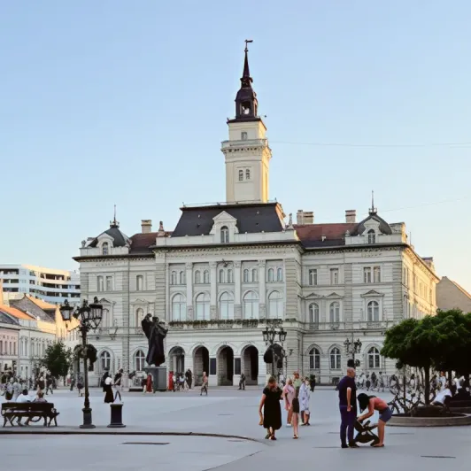 https://d2rzpmb54mcyw0.cloudfront.net/content/guides/novisad/liberty-squere4.webp