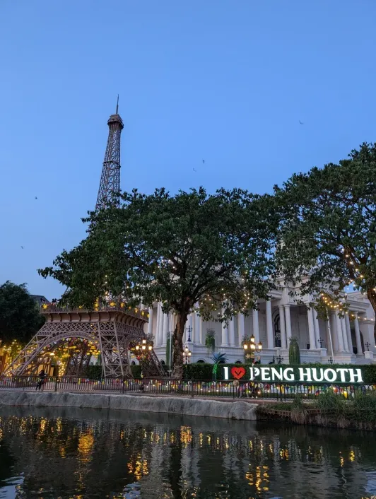 https://d2rzpmb54mcyw0.cloudfront.net/content/guides/phnom-penh/euro-park1.webp