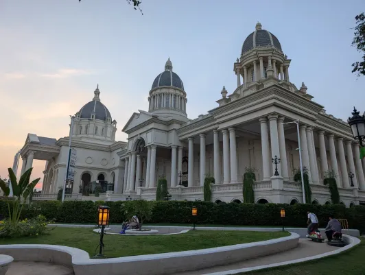 https://d2rzpmb54mcyw0.cloudfront.net/content/guides/phnom-penh/euro-park2.webp
