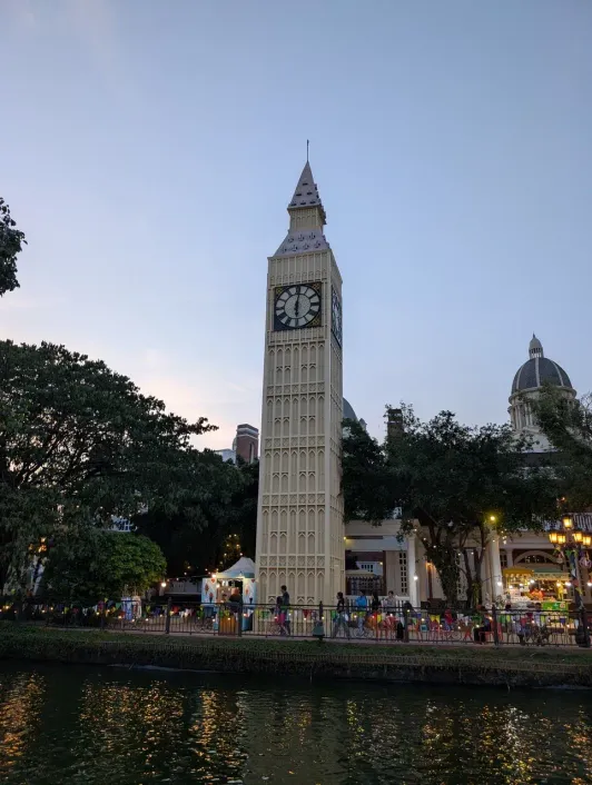 https://d2rzpmb54mcyw0.cloudfront.net/content/guides/phnom-penh/euro-park3.webp