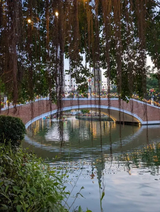https://d2rzpmb54mcyw0.cloudfront.net/content/guides/phnom-penh/euro-park4.webp