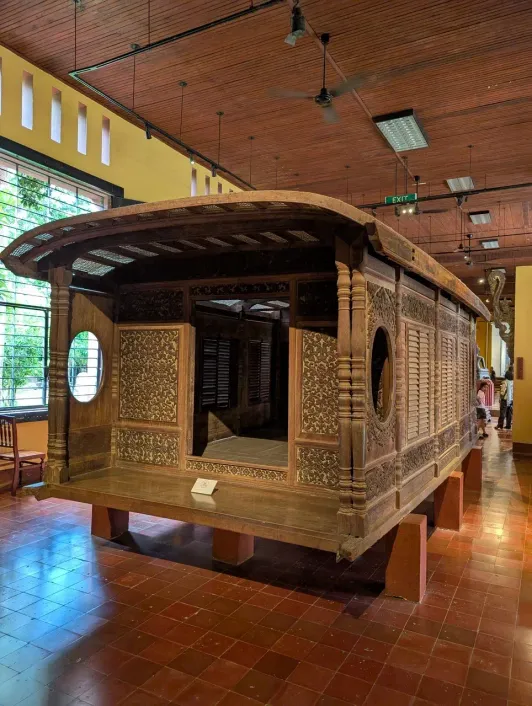 https://d2rzpmb54mcyw0.cloudfront.net/content/guides/phnom-penh/national-museum7.webp