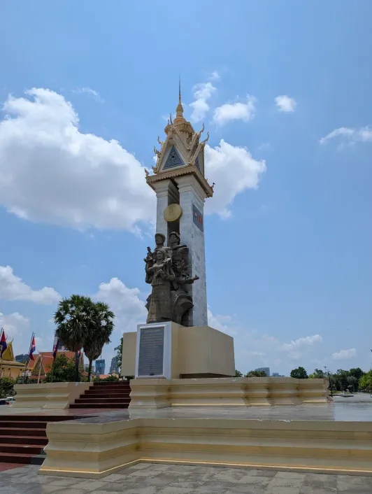 https://d2rzpmb54mcyw0.cloudfront.net/content/guides/phnom-penh/wat-botum-park2.webp