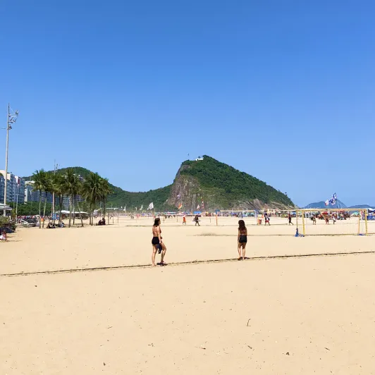 https://d2rzpmb54mcyw0.cloudfront.net/content/guides/rio/copacabana3.webp