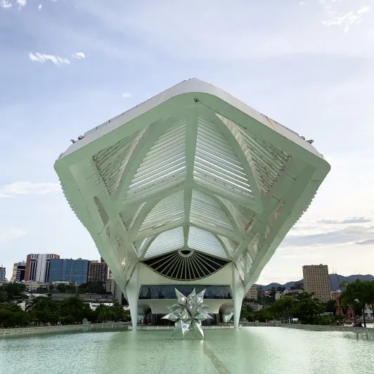 https://d2rzpmb54mcyw0.cloudfront.net/content/guides/rio/future-museum2.webp