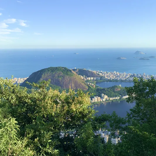 https://d2rzpmb54mcyw0.cloudfront.net/content/guides/rio/jesus-christ4.webp
