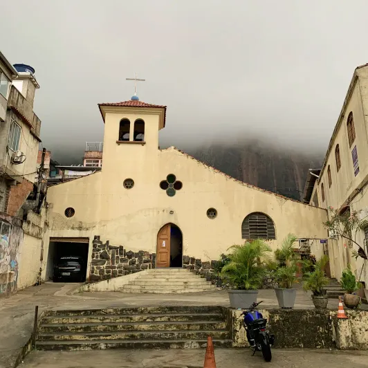 https://d2rzpmb54mcyw0.cloudfront.net/content/guides/rio/rocinha7.webp