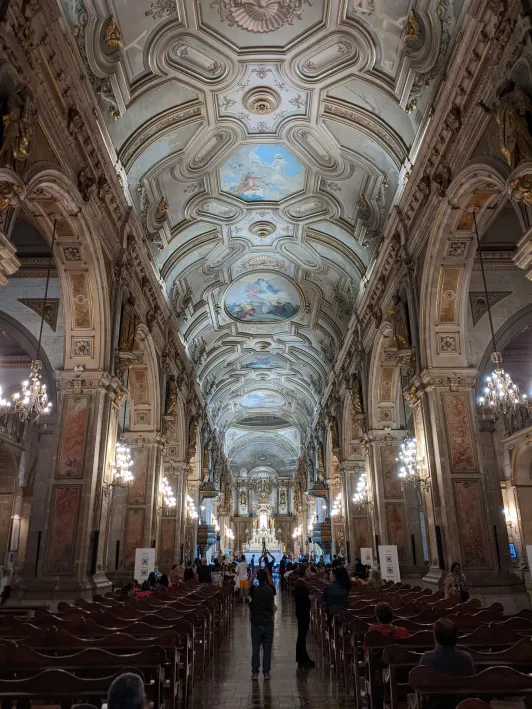https://d2rzpmb54mcyw0.cloudfront.net/content/guides/santiago/cathedral2.webp