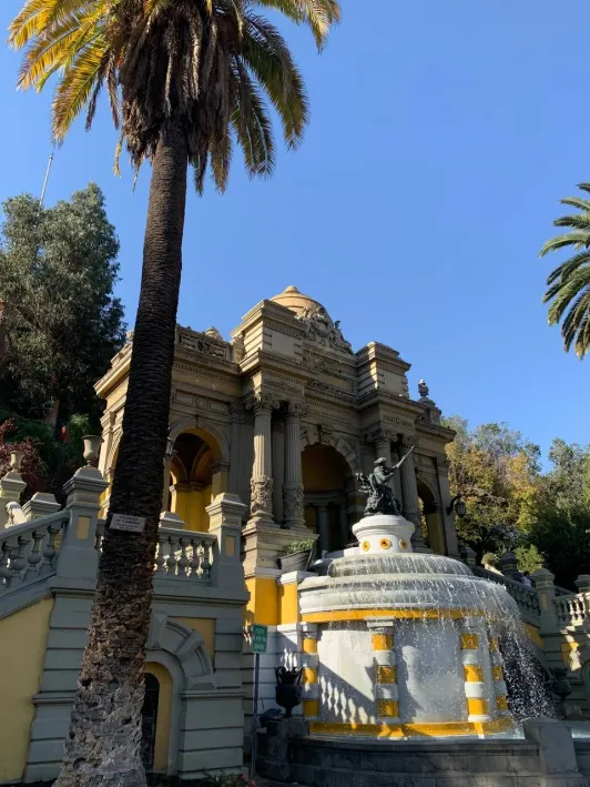 https://d2rzpmb54mcyw0.cloudfront.net/content/guides/santiago/cerro-santa-lucia4.webp