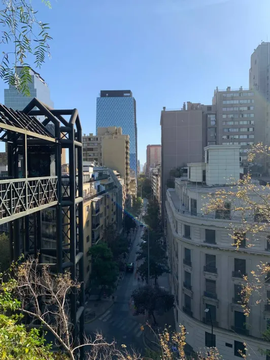 https://d2rzpmb54mcyw0.cloudfront.net/content/guides/santiago/cerro-santa-lucia5.webp