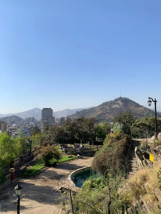 https://d2rzpmb54mcyw0.cloudfront.net/content/guides/santiago/cerro-santa-lucia7.webp