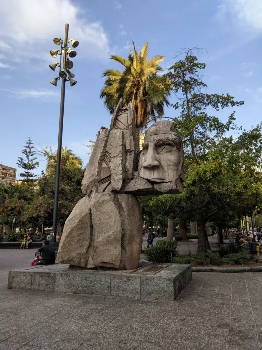 https://d2rzpmb54mcyw0.cloudfront.net/content/guides/santiago/plaza-de-armas2.webp