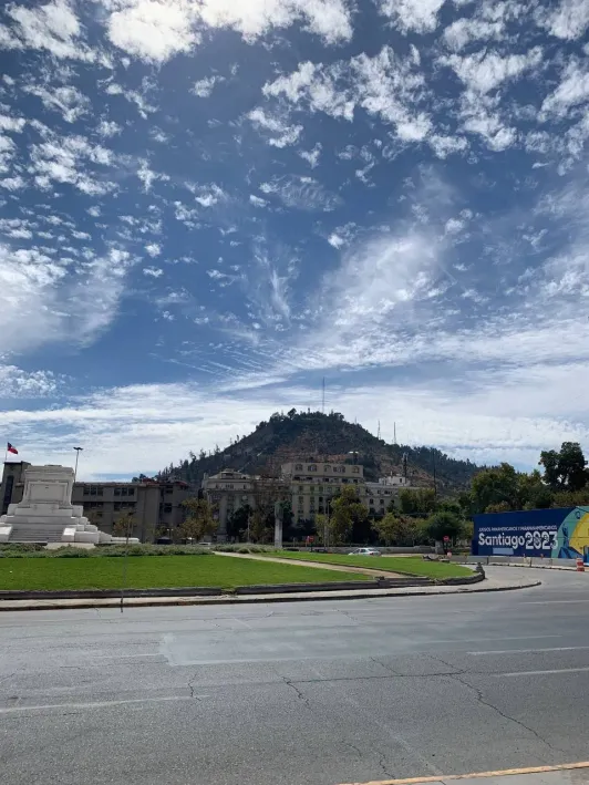 https://d2rzpmb54mcyw0.cloudfront.net/content/guides/santiago/san-cristobal3.webp