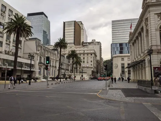https://d2rzpmb54mcyw0.cloudfront.net/content/guides/santiago/teatro-municipal2.webp
