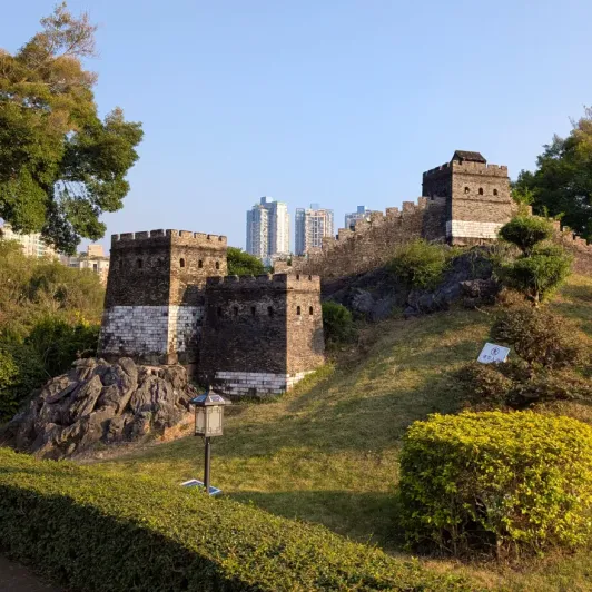 https://d2rzpmb54mcyw0.cloudfront.net/content/guides/shenzhen/chinese-folk-culture-village2.webp
