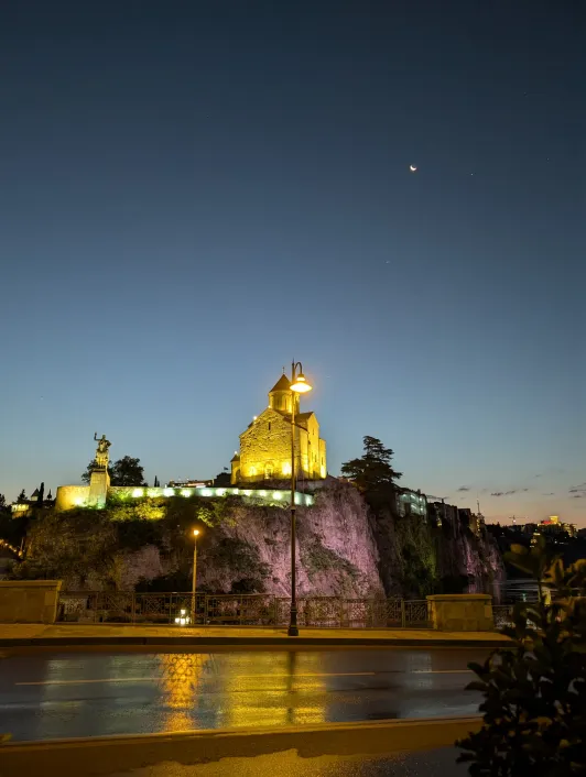 https://d2rzpmb54mcyw0.cloudfront.net/content/guides/tbilisi/church-virgin-mary2.webp