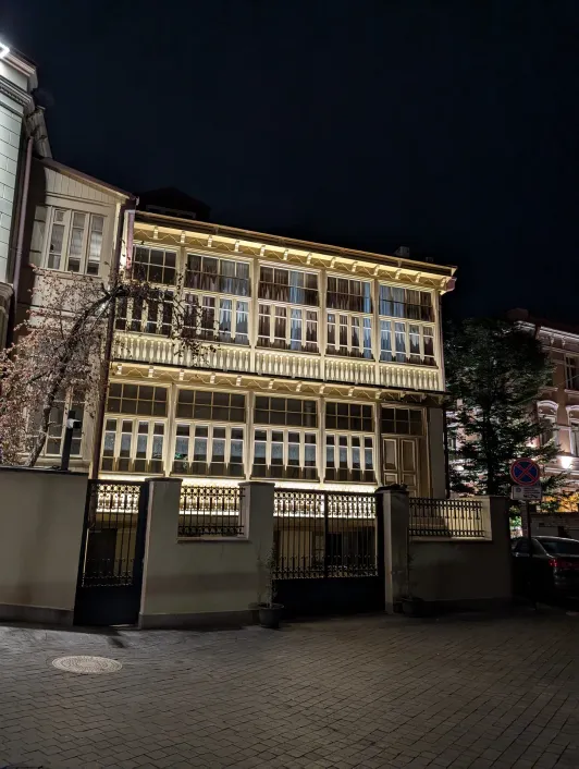https://d2rzpmb54mcyw0.cloudfront.net/content/guides/tbilisi/gudiashvili2.webp