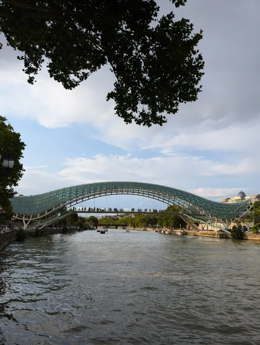 https://d2rzpmb54mcyw0.cloudfront.net/content/guides/tbilisi/peace-bridge2.webp