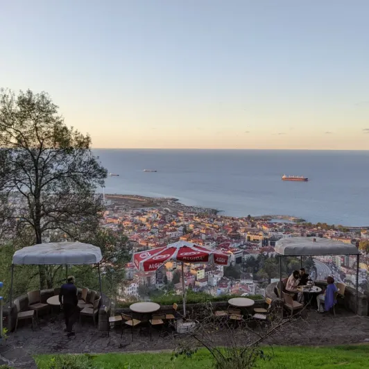 https://d2rzpmb54mcyw0.cloudfront.net/content/guides/trabzon/boztepe-hill3.webp