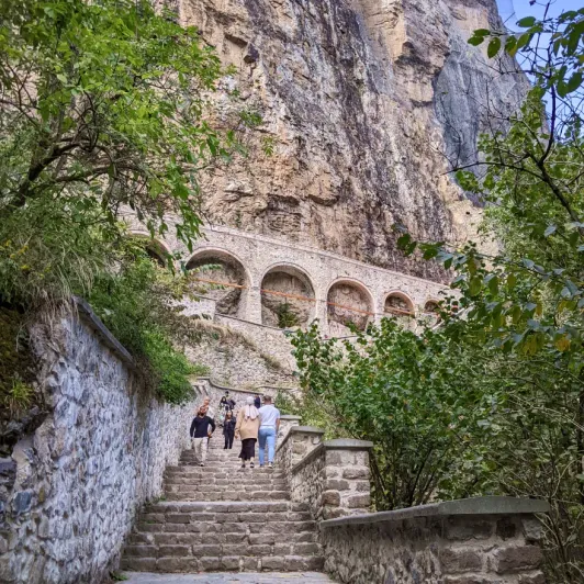 https://d2rzpmb54mcyw0.cloudfront.net/content/guides/trabzon/panagia-sumela2.webp