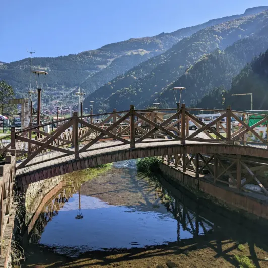 https://d2rzpmb54mcyw0.cloudfront.net/content/guides/trabzon/uzungol2.webp