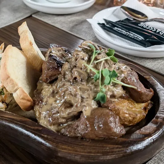 https://d2rzpmb54mcyw0.cloudfront.net/content/guides/uzbekistan/brasserie-park2.webp