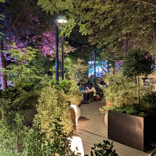 https://d2rzpmb54mcyw0.cloudfront.net/content/guides/uzbekistan/brasserie-park3.webp