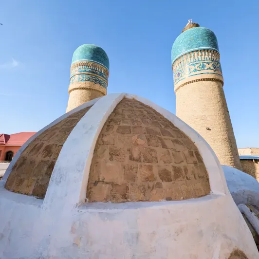 https://d2rzpmb54mcyw0.cloudfront.net/content/guides/uzbekistan/medrese-chor-minor2.webp