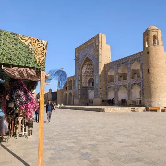 https://d2rzpmb54mcyw0.cloudfront.net/content/guides/uzbekistan/medrese-ulugbeka2.webp