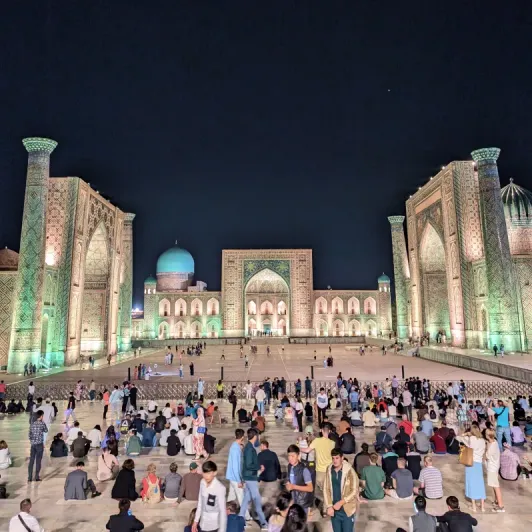 https://d2rzpmb54mcyw0.cloudfront.net/content/guides/uzbekistan/registon6.webp