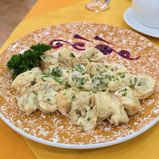 https://d2rzpmb54mcyw0.cloudfront.net/content/guides/uzbekistan/restraunt-samarkand2.webp
